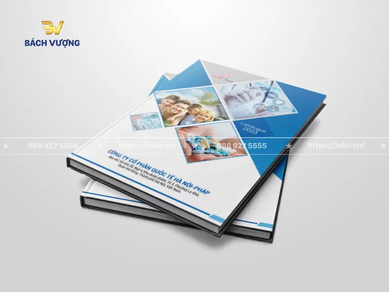 mẫu catalogue dịch vụ chăm s&oacute;c sức khỏe li&ecirc;n doanh quốc tế v&agrave; dược phẩm gia đ&igrave;nh in r&otilde; r&agrave;ng t&ecirc;n v&agrave; địa chỉ chi tiết của doanh nghiệp tr&ecirc;n mặt b&igrave;a