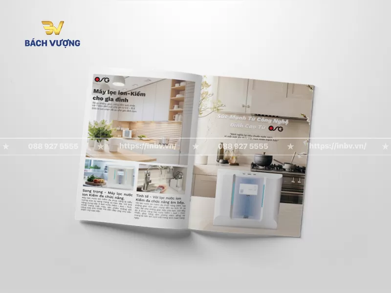 Thiết kế trang nội dung mẫu catalogue đồ gia dụng giới thiệu m&aacute;y lọc nước gia đ&igrave;nh kết hợp kh&ocirc;ng gian bếp hiện đại, h&igrave;nh ảnh sản phẩm thực tế & t&iacute;nh năng chi tiết