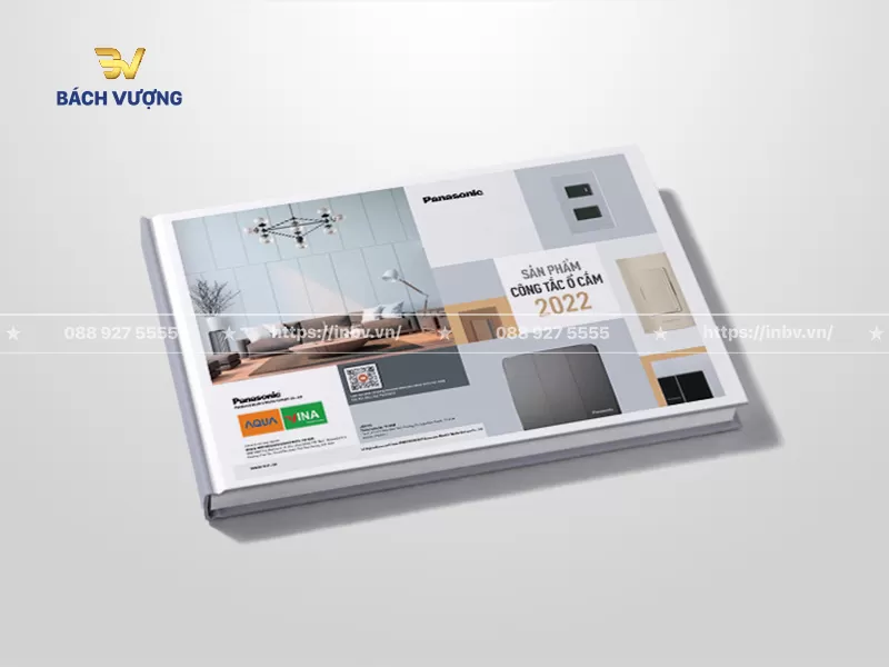 Trang b&igrave;a mẫu catalogue đồ gia dụng & thiết bị điện cho sản phẩm c&ocirc;ng tắc ổ cắm bố cục dạng &ocirc; vu&ocirc;ng trưng b&agrave;y đa dạng mẫu m&atilde; c&ugrave;ng phối cảnh kh&ocirc;ng gian nội thất