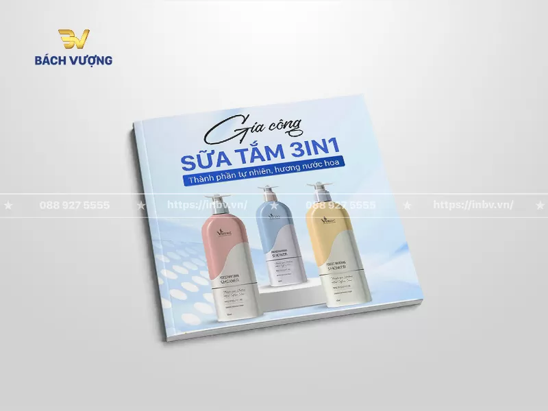 mẫu catalogue mỹ phẩm tone xanh dương c&ugrave;ng h&igrave;nh ảnh bộ ba chai sữa tắm cao cấp