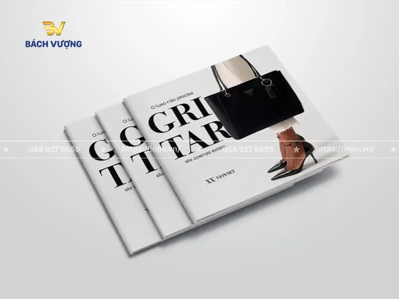 mẫu catalogue t&uacute;i x&aacute;ch d&aacute;ng ngang phong c&aacute;ch tối giản kiểu Ph&aacute;p với thiết kế b&igrave;a nền trắng thanh lịch