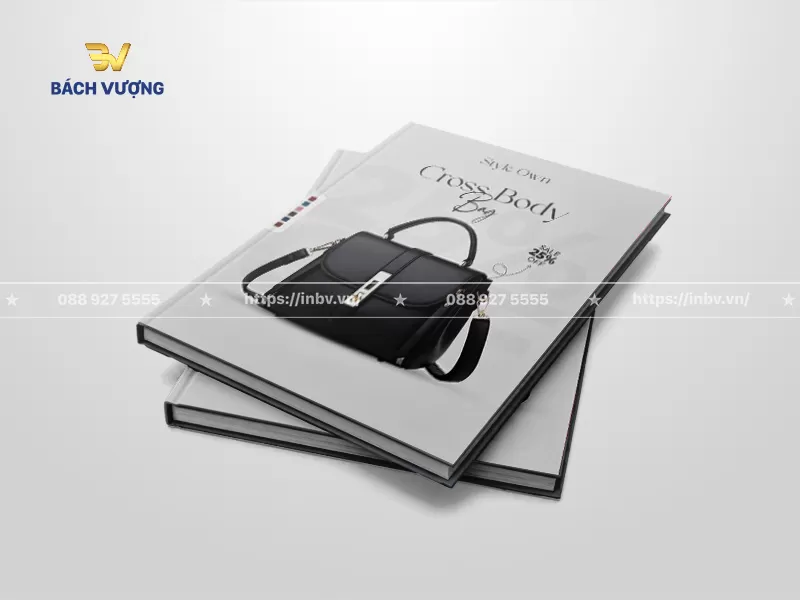 Mẫu catalogue t&uacute;i x&aacute;ch đeo ch&eacute;o thời trang