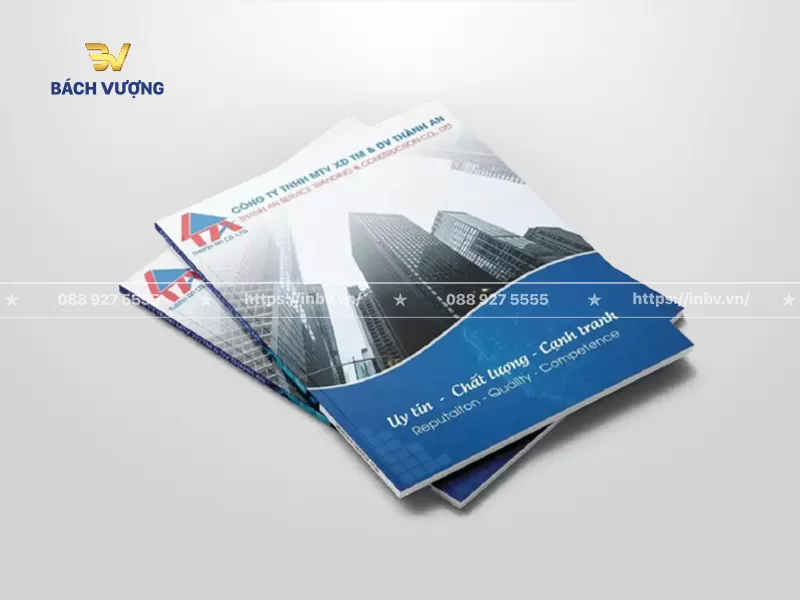 mẫu catalogue x&acirc;y dựng với thiết kế khối m&agrave;u xanh dương vững ch&atilde;i