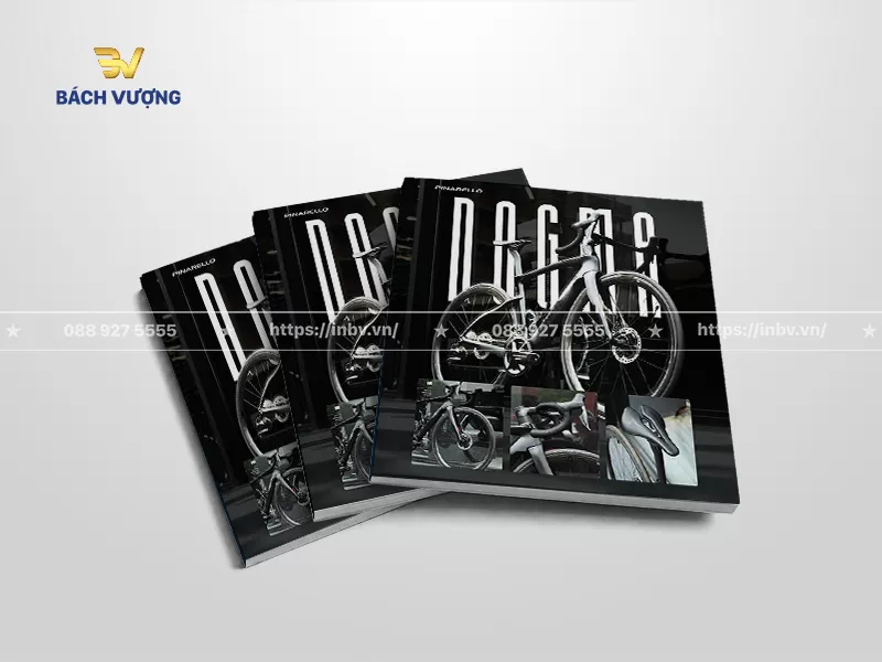 mẫu catalogue xe đạp khổ vu&ocirc;ng tone đen huyền b&iacute; lấy h&igrave;nh ảnh xe đạp & c&aacute;c chi tiết l&agrave;m chủ đạo
