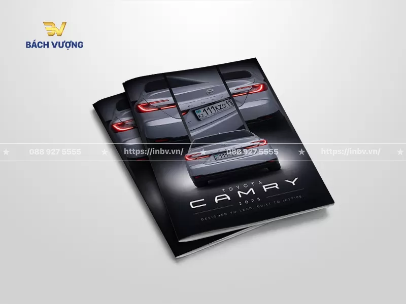 mẫu catalogue xe &ocirc; t&ocirc; bố cục trang b&igrave;a độc đ&aacute;o với sự kết hợp c&aacute;c dải h&igrave;nh ảnh cắt dọc tập trung chi tiết xe