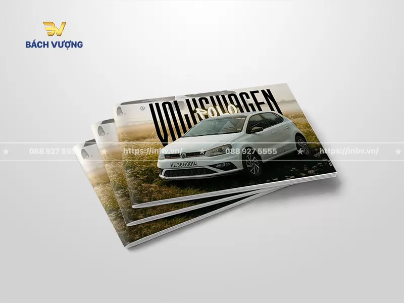 mẫu catalogue xe &ocirc; t&ocirc; khổ ngang phong c&aacute;ch tự do, ph&oacute;ng kho&aacute;ng cảnh đồng cỏ