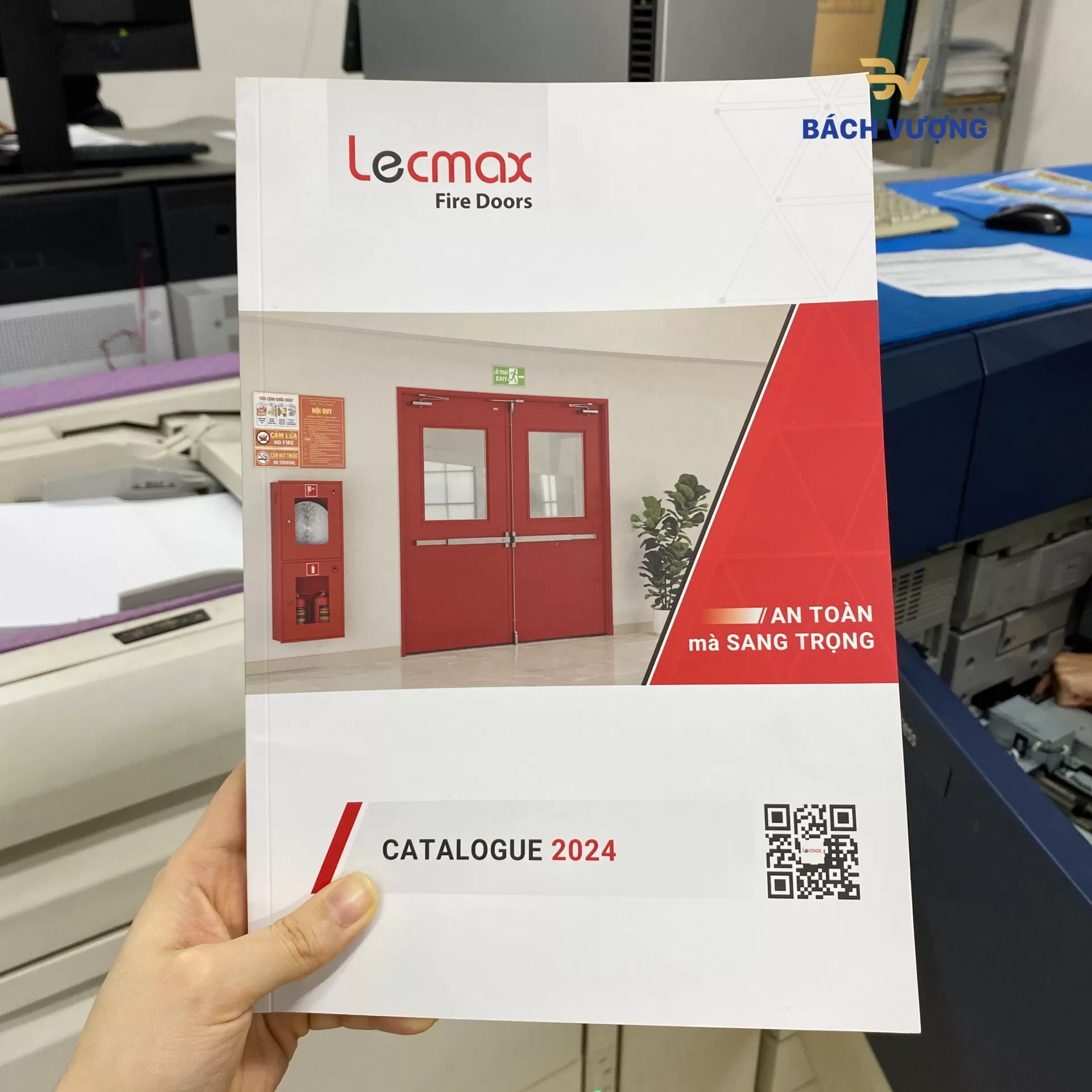 Mẫu in catalogue cho sản phẩm cửa chống ch&aacute;y