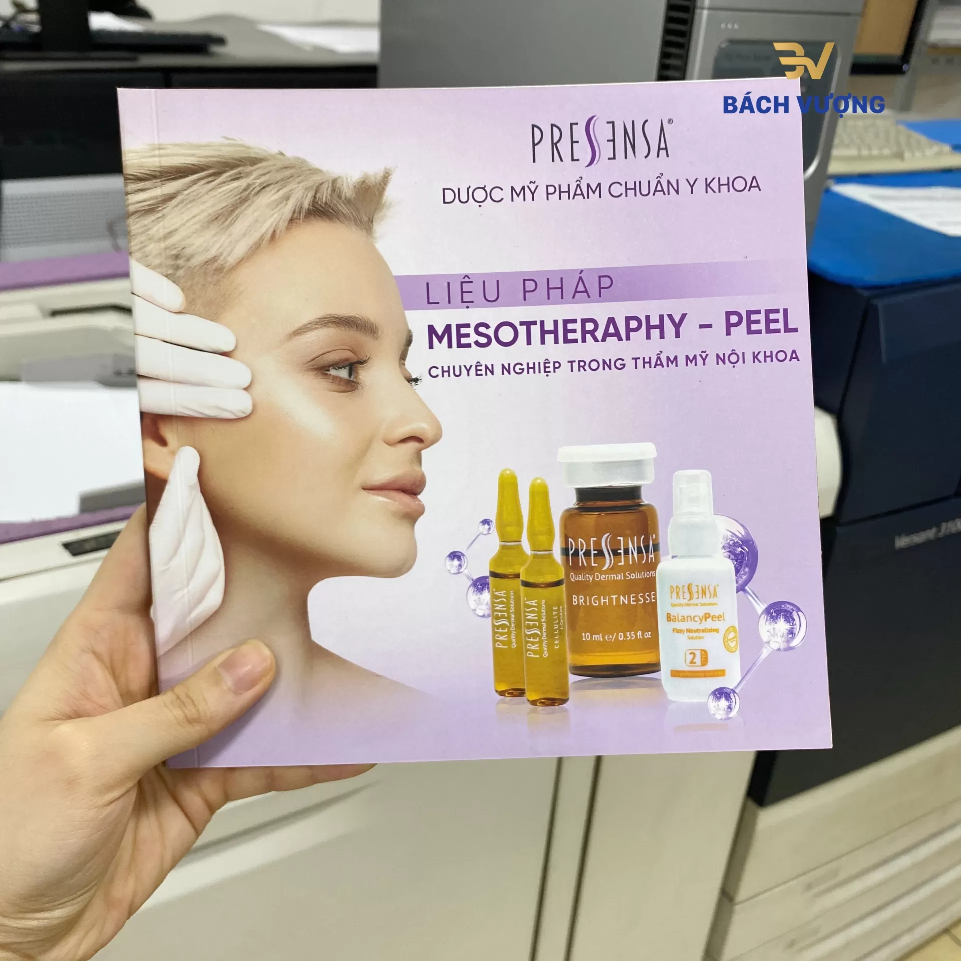 Mẫu in catalogue thẩm mỹ nội khoa