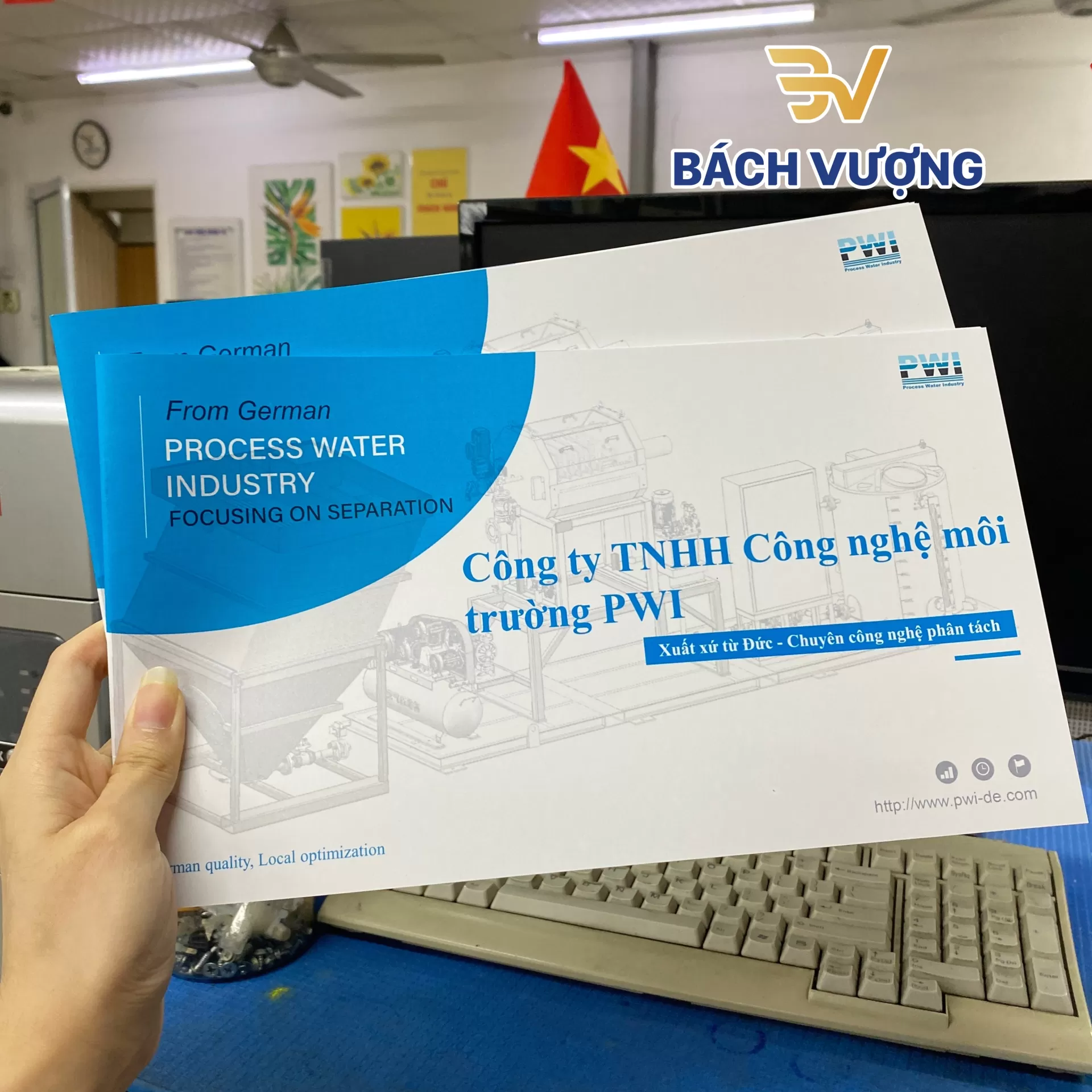 Mẫu in catalogue c&ocirc;ng ty c&ocirc;ng nghệ m&ocirc;i trường