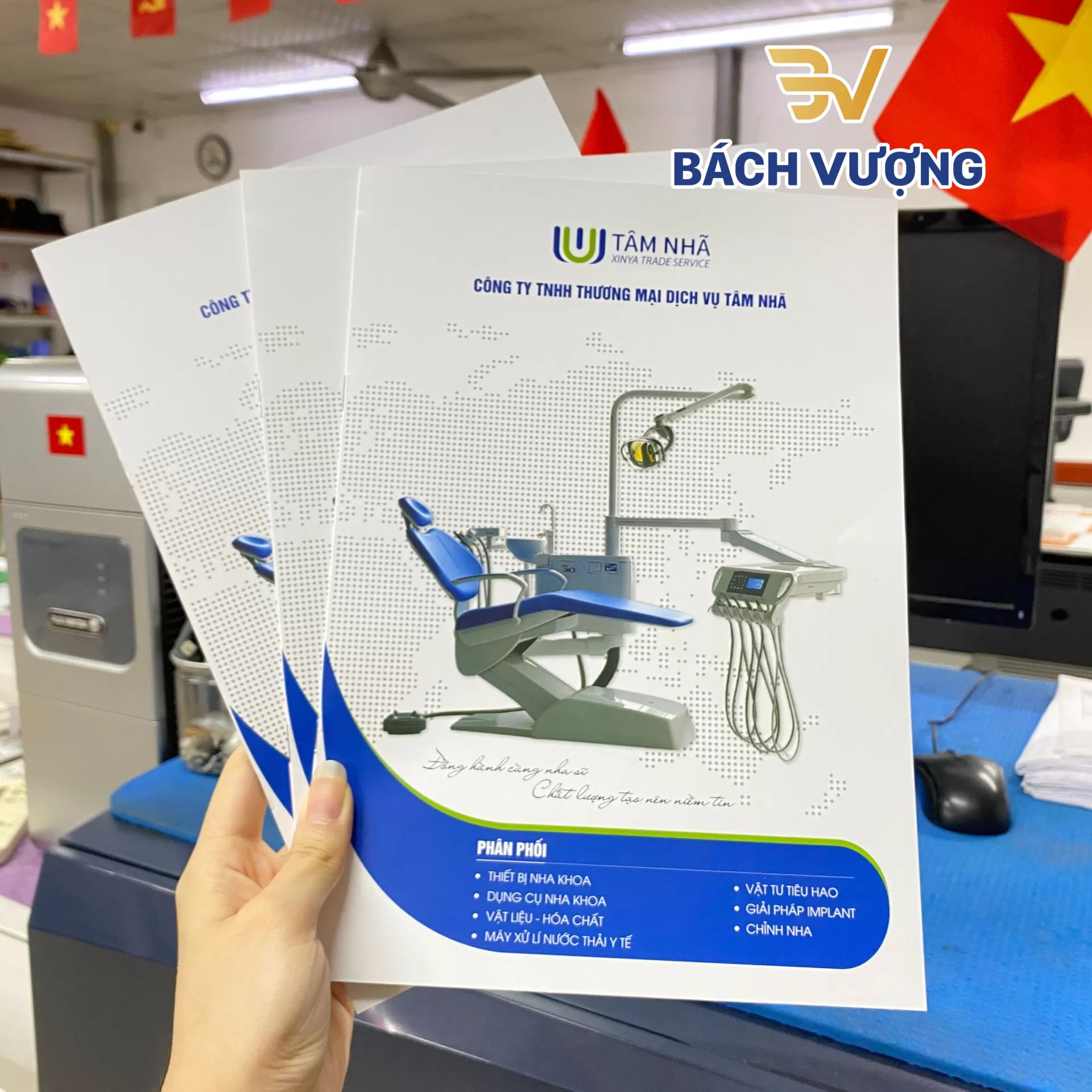 Mẫu in catalogue sản phẩm thiết bị nha khoa 