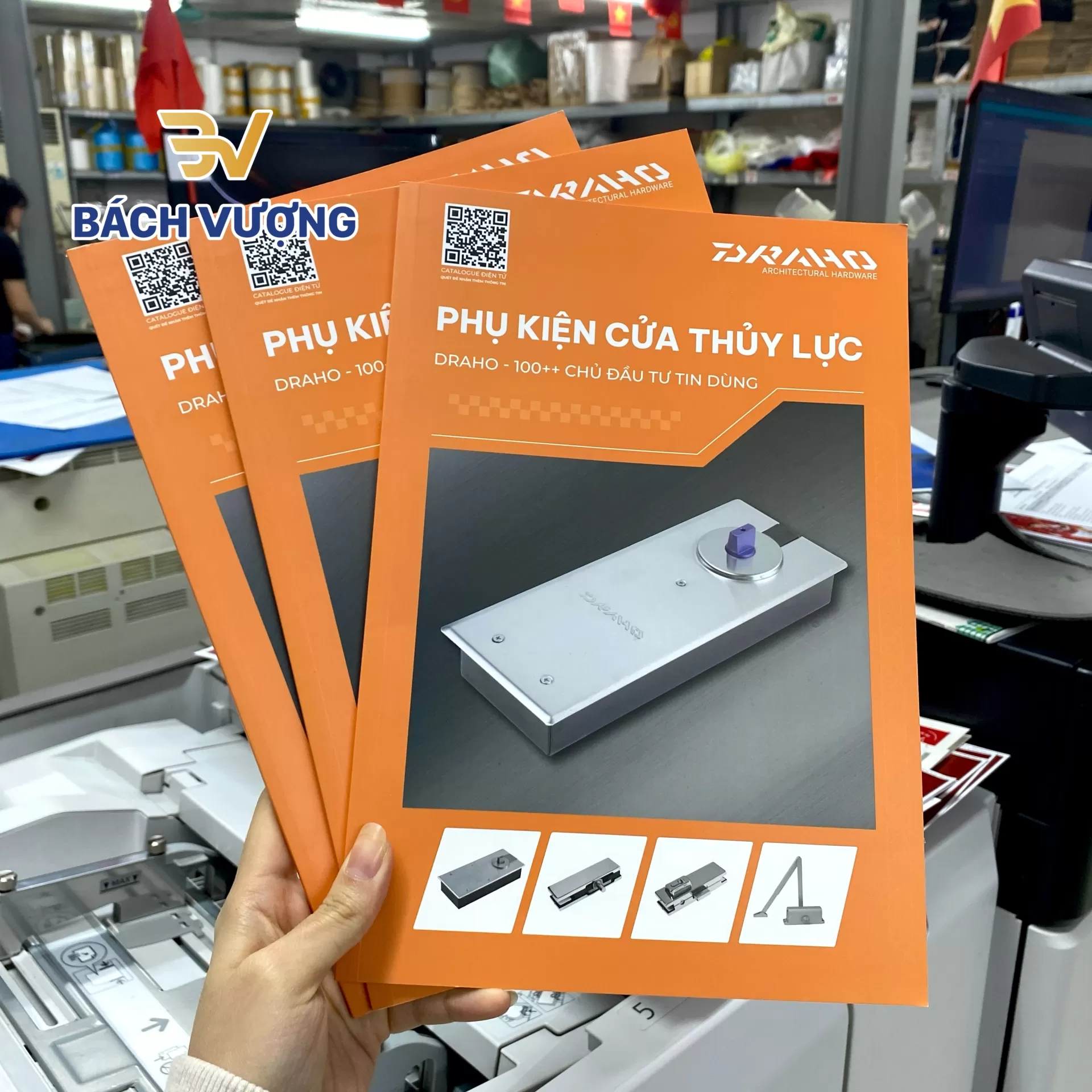 Mẫu in catalogue phụ kiện cửa thủy lực 