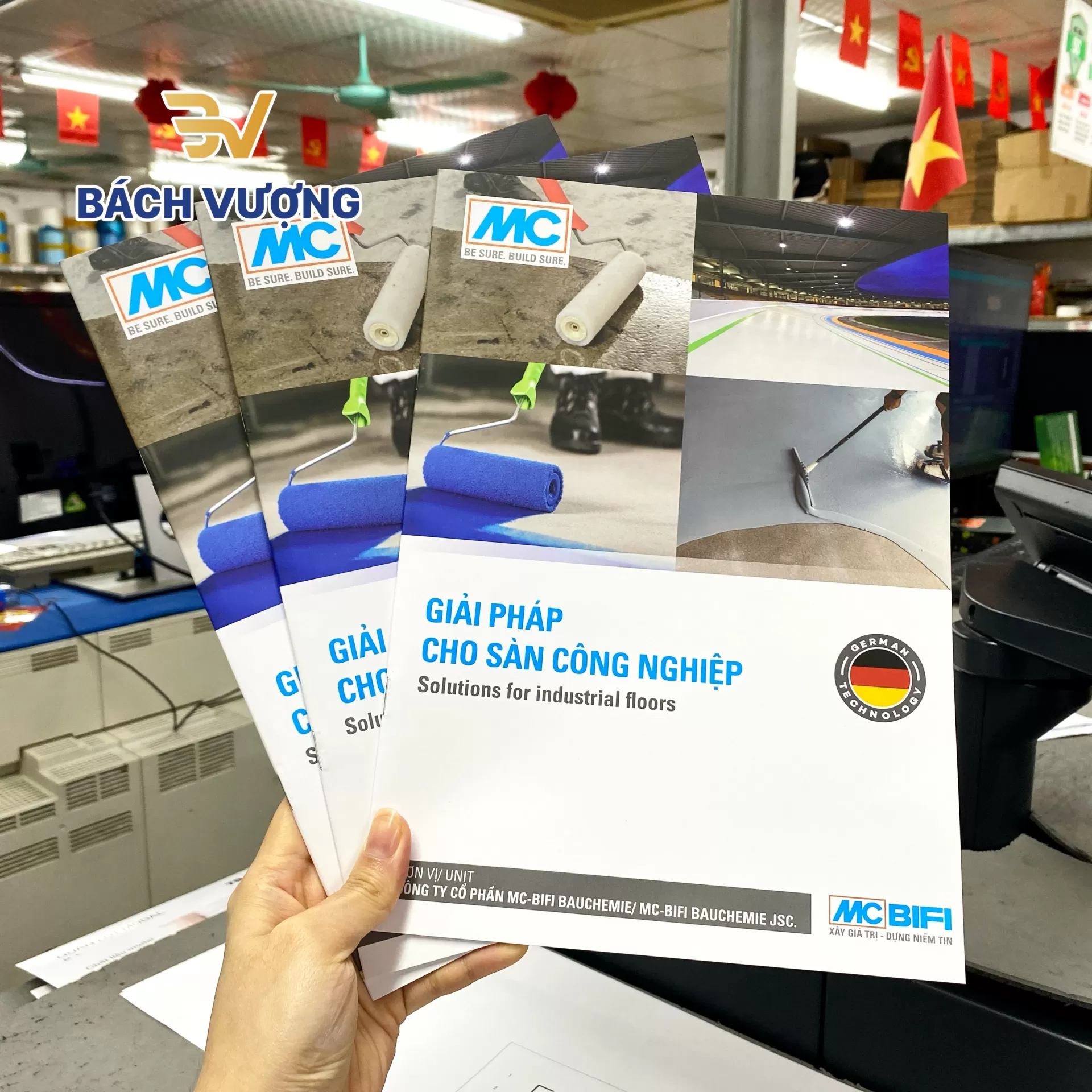 Mẫu in catalogue sản phẩm giải ph&aacute;p s&agrave;n c&ocirc;ng nghiệp