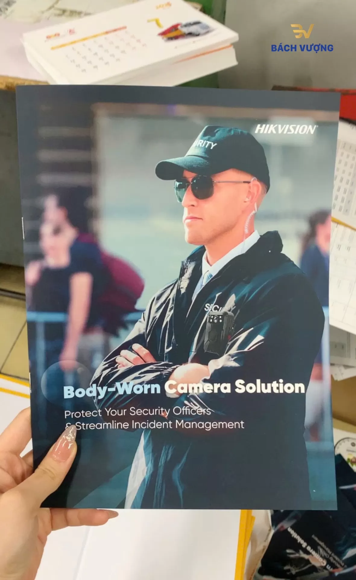 Mẫu in catalogue sản phẩm camera gắn người