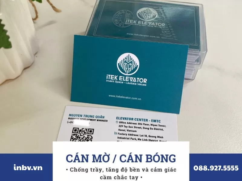 Gia c&ocirc;ng c&aacute;n m&agrave;ng mờ/m&agrave;ng b&oacute;ng sau in danh thiếp