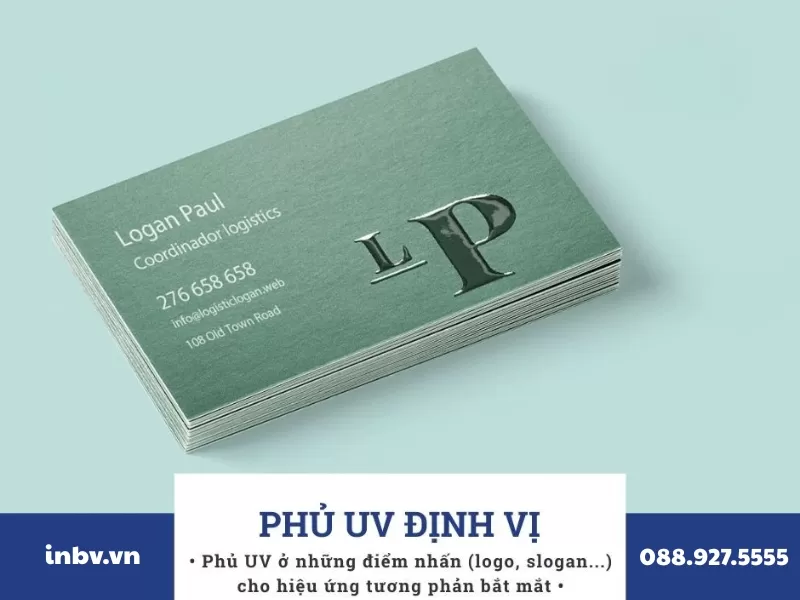 Phủ UV tạo điểm nhấn tr&ecirc;n tấm danh thiếp/card visit