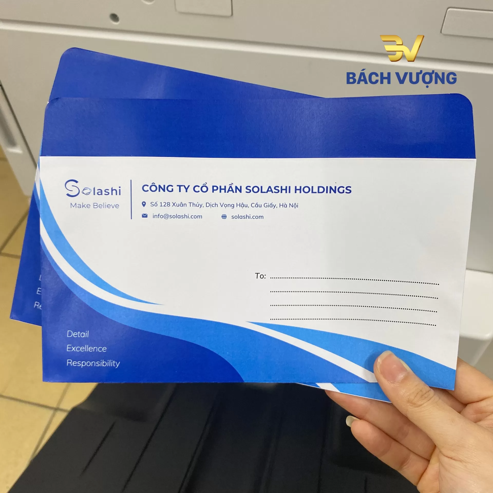 in phong b&igrave; họa tiết lượn s&oacute;ng tinh tế 