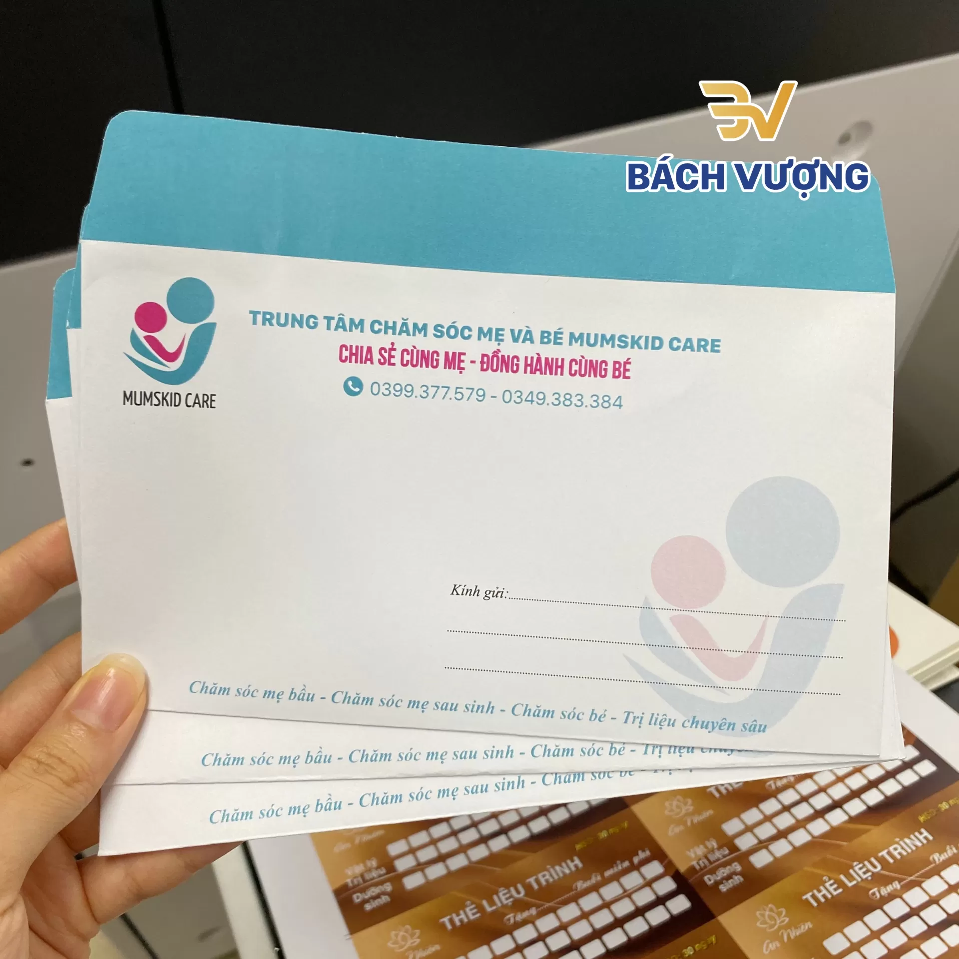 mẫu in phong b&igrave; cho trung t&acirc;m chăm s&oacute;c mẹ b&eacute; 