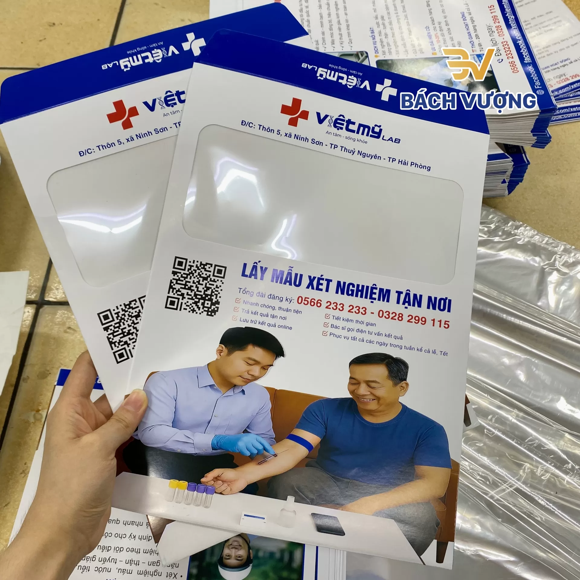 mẫu in phong b&igrave; a4 thể hiện m&atilde; vạch v&agrave; đục lỗ mở 