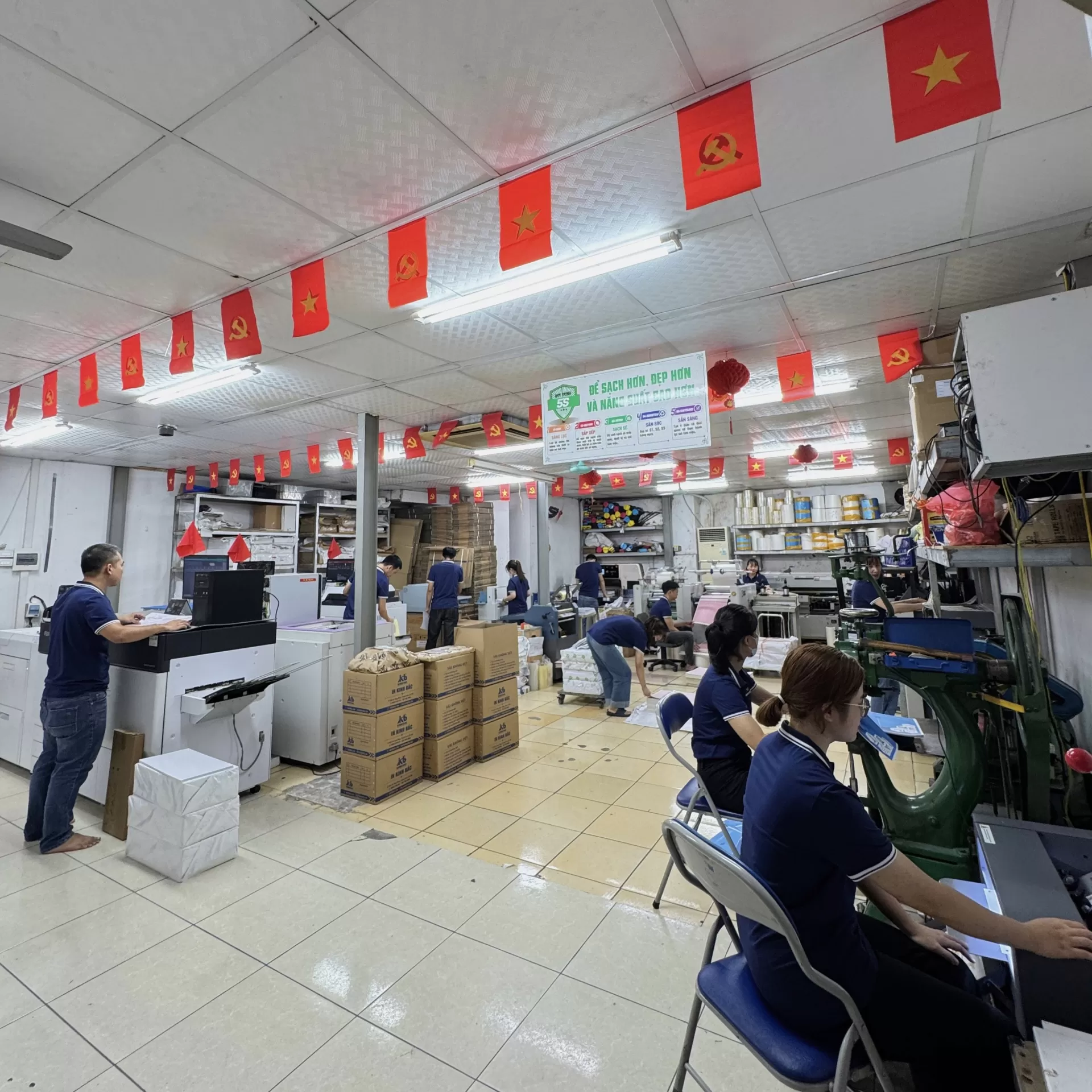 Đội ngũ kỹ thuật in tại B&aacute;ch Vượng Printing