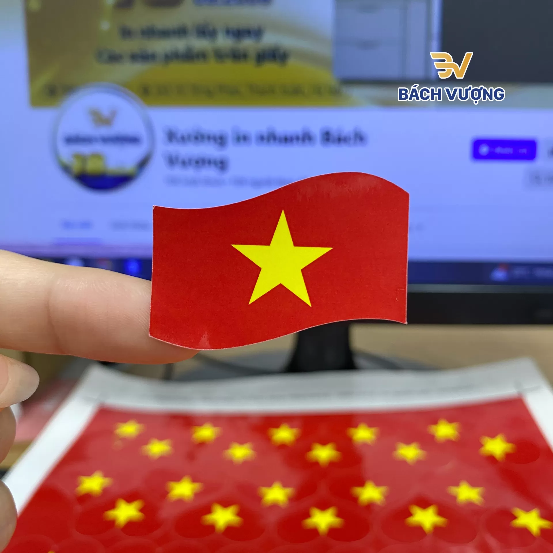 tem nhãn decal hình lá cờ Việt Nam