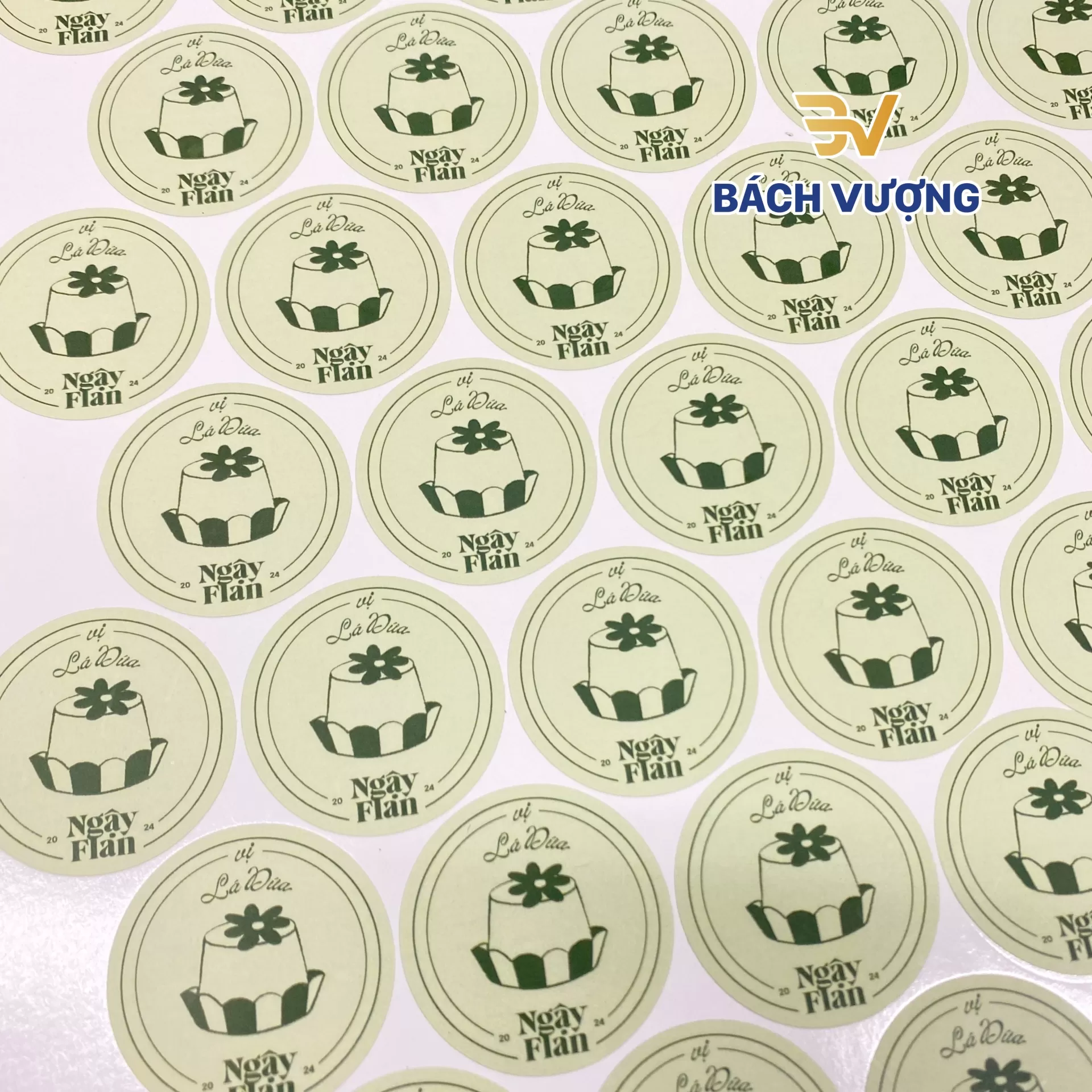 tem nhãn decal giấy cho tiệm bánh