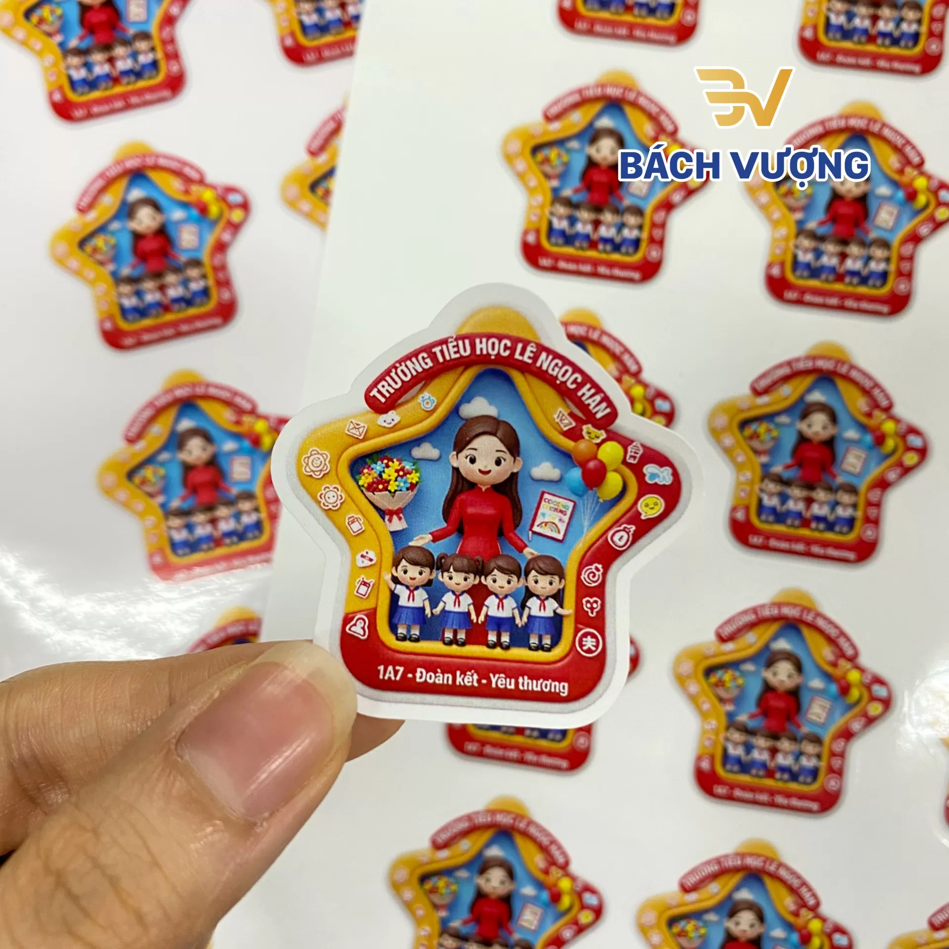 tem nhãn decal giấy nổi bật